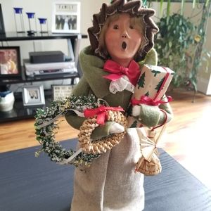 2012 Byers Choice Christmas Caroler
